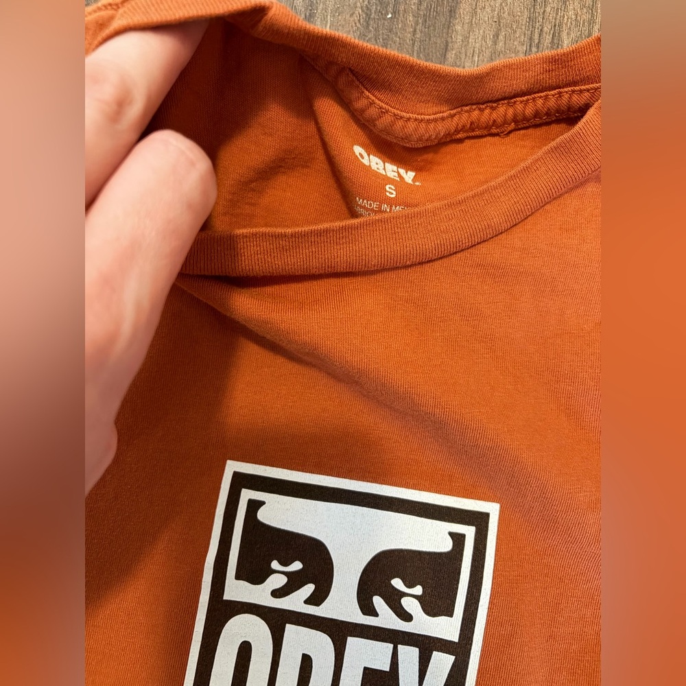 Obey Crop - Picture 2 of 2